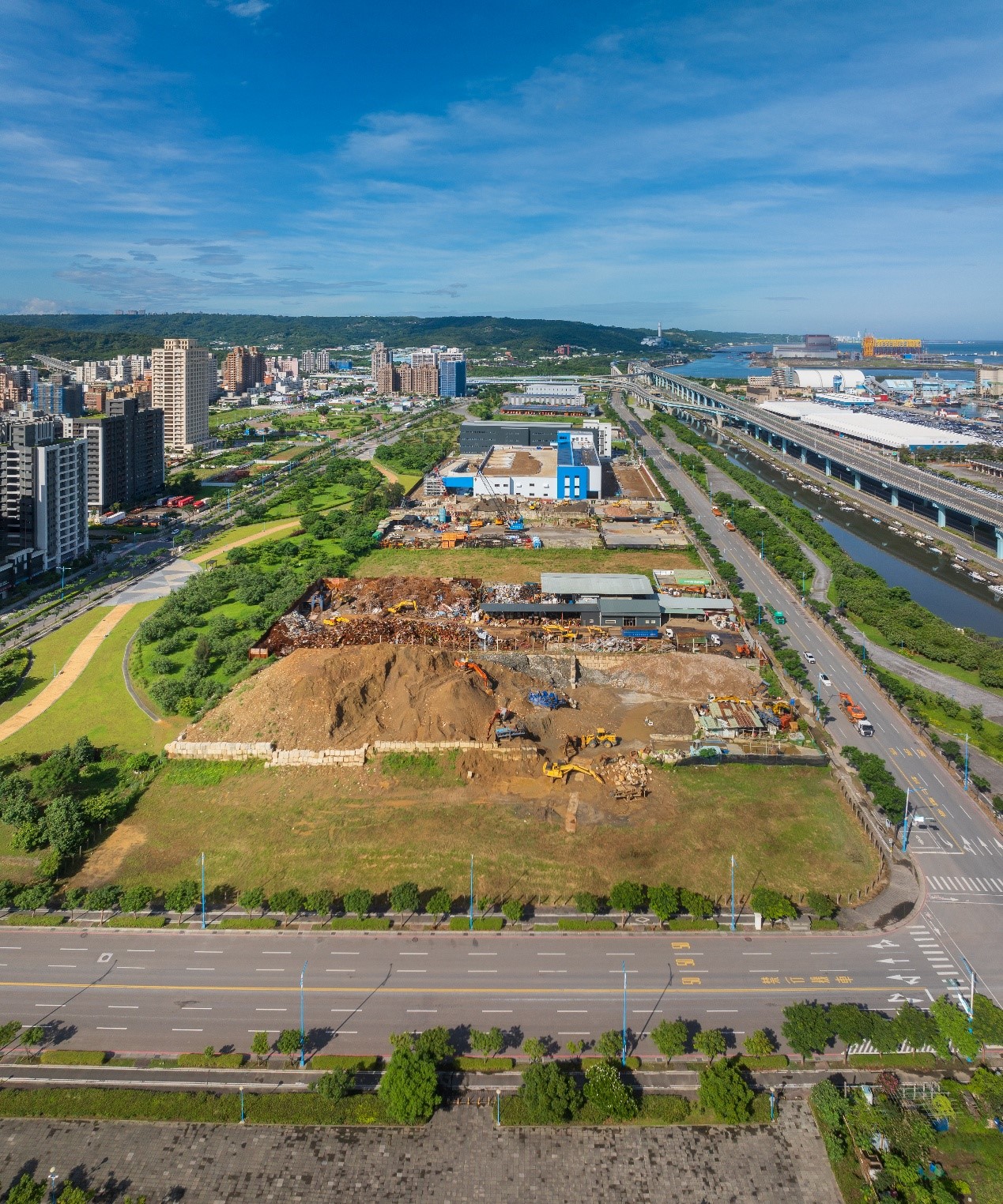 ▲近年隨著台北港自由貿易港區持續擴建,吸引倉儲物流及跨境電商園區進駐,不僅大幅提升八里的產業地位與就業機會,也替區域房市帶來穩定需求。