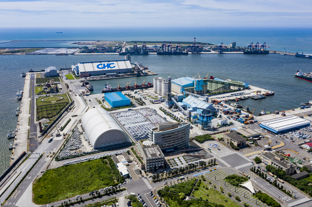臺北港正以擴港與智慧化為目標進行升級，將帶動八里發展。(圖/進發廣告攝影有限公司)